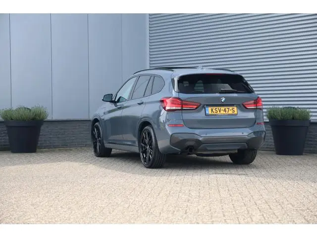 BMW X1 xDrive25e 220pk M-Sport Pano|Memory|H&K|Leder|Stuurvw|HUD|Cam