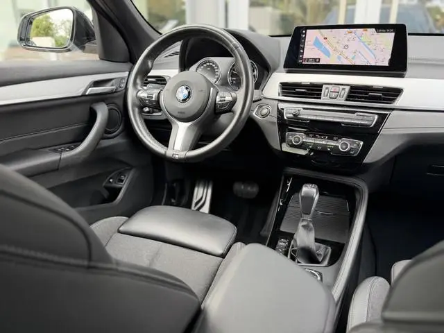BMW X1 xDrive25e High Ex. M-Sport |Pano|ACC|HUD|Memory|Cam|Trekhaak|Sfeer|19"