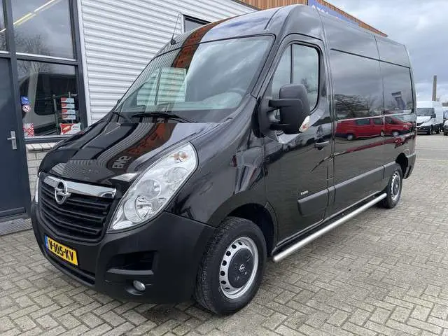 Opel Movano 2.3 CDTI 130pk L2H2 / vaste prijs rijklaar € 17.950 ex btw / lease vanaf € 366 / airco / cruise / navigatie / pdc achter / zwart metallic / geveerde chauffeurs stoel !