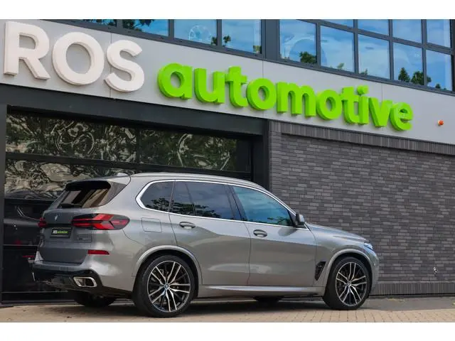 BMW X5 xDrive50e | BTW | SKYLOUNGE | 22 INCH | COMFORTSTOELEN | H/K | ACC | HUD |