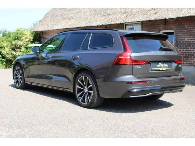Volvo V60 2.0 T6 Plug-in hybrid AWD Plus Dark SOh 96,8% PANO LEER LED TREKH. 94000KM!!!