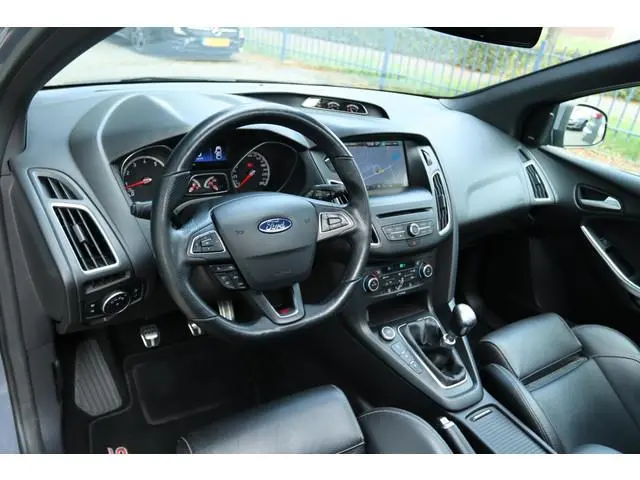 FORD FOCUS 2.0 ST-3 | SCHUIFDAK | XENON | LEDER | KEY-LESS | CAMERA | WINTERPACK | KW VERLAGING