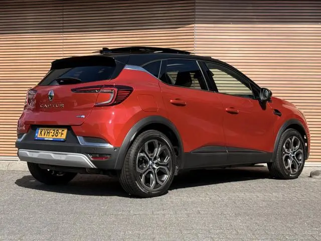 Renault Captur 1.6 E-Tech Plug-in Hybrid 160 Edition One Schuifdak / Navigatie / Leer / Bose / 360 C...