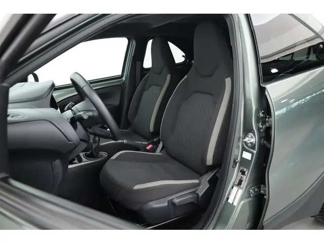 Toyota Aygo X 1.0 VVT-i MT Envy | Rijklaar! | Adapt. Cruise | Two-Tone | Camera | Stoelverw. | Navi...