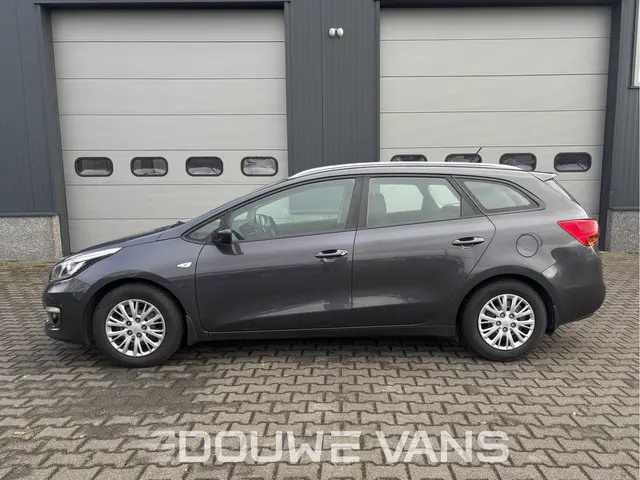Kia Ceed Attract Airco 1.4 Stuurverwarm. Hill Assist Isofix