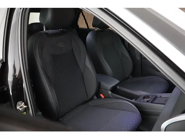 Volkswagen T-Roc 1.5 eTSI 150pk DSG R-Line First Edition Trekhaak Camera Stoelverwarming Adaptive Cr...