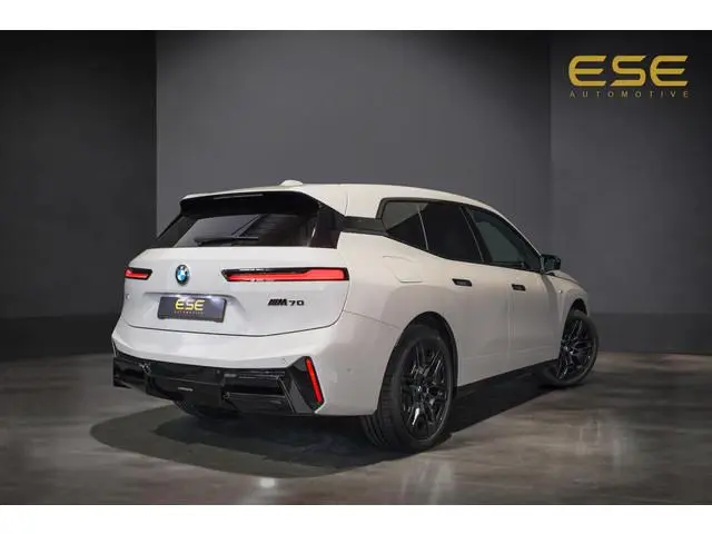 BMW iX xDrive M70 112 kWh | Suite Amido | Snelwegassistent* | 22 kW | 22'' 1027M | Harman/kardon