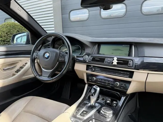 BMW 5-serie 520d Executive | Navigatie | Camera | Head-Up Display | Stoelverwarming |