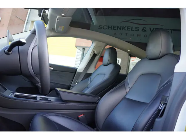 Tesla Model Y Long Range AWD 75 kWh / 93 SOH / BTW / Autopilot / Pano /Camera / Stoelverwarming /