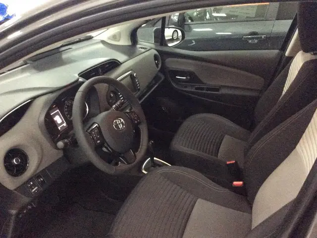 TOYOTA Yaris 1.5 Hybrid 100pk 5D CVT Dynamic * 5 jaar garantie + 5 jaar onderhoud!