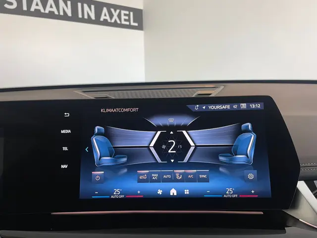 BMW iX1