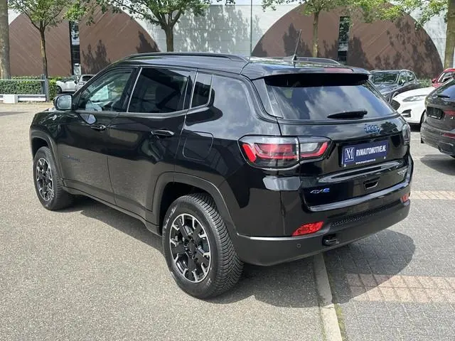Jeep Compass 4xe 240 Plug-in Hybrid Electric Trailhawk VAN: 31.900,- VOOR: 28.877,- UW WKVOORDEEL: 3...