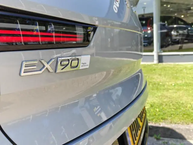 Volvo EX90