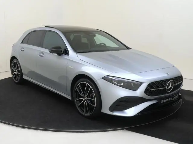 Mercedes-Benz A-klasse 250 e Business Solution AMG / Panoramadak/ Memory/ 19 inch/ Night/ 360 camera
