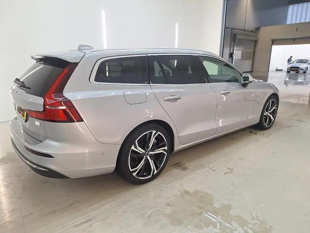 Volvo V60 2.0 T6 Plug-in hybrid AWD Ultimate Bright BOMVOL | PANO | TREKH. | 360° | MASSAGE