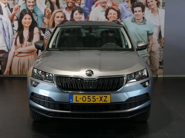 ŠKODA Karoq 1.0 TSI Business Edition  - Occasion Lease vanaf €554 p/m - Uitklapbare trekhaak - Senso...