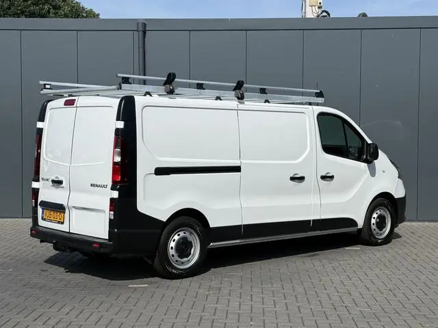 Renault Trafic 2.0 dCi 120 PK / L2H1 / 1e EIG. / TREKHAAK / IMPERIAAL / 3-ZITS / AIRCO / CRUISE / NA...