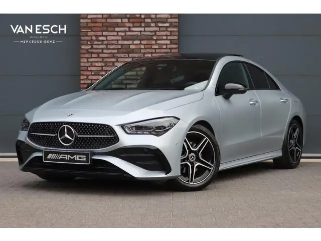 Mercedes-Benz CLA-klasse 180 Star Edition AMG Line | Panoramadak | Distronic | Camera | Sfeerverlich...