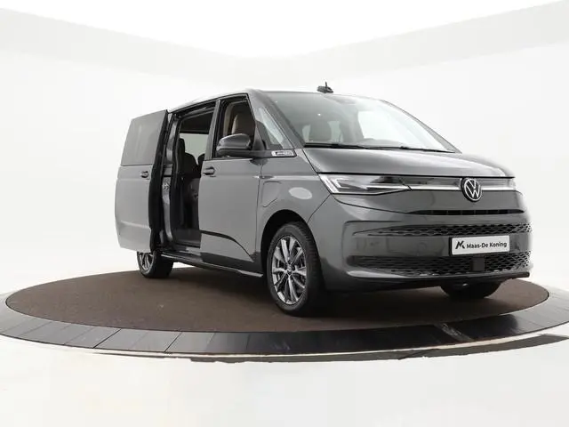 Volkswagen Multivan 1.4 218pk DSG eHybrid L2H1 Life Business · Glazen dak · Trekhaak · Camera · Elek...