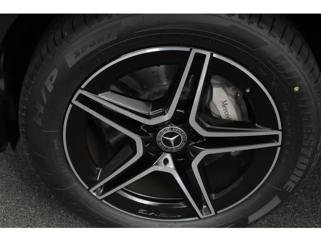 Mercedes-Benz GLC-klasse 300e 4-MATIC Business AMG Night Pack Full LED Trekhaak Navigatie Parkeersen...