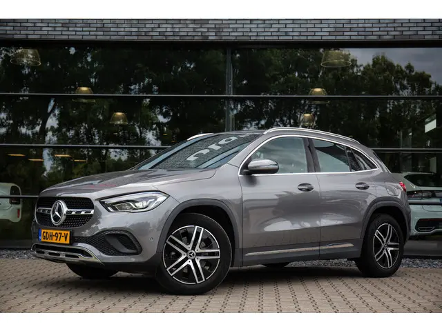 Mercedes-Benz GLA-klasse 200 AMG Line ,  Achteruitrijcamera, Stoelverwarming, Elek. achterklep
