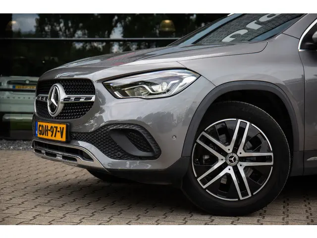 Mercedes-Benz GLA-klasse 200 AMG Line ,  Achteruitrijcamera, Stoelverwarming, Elek. achterklep