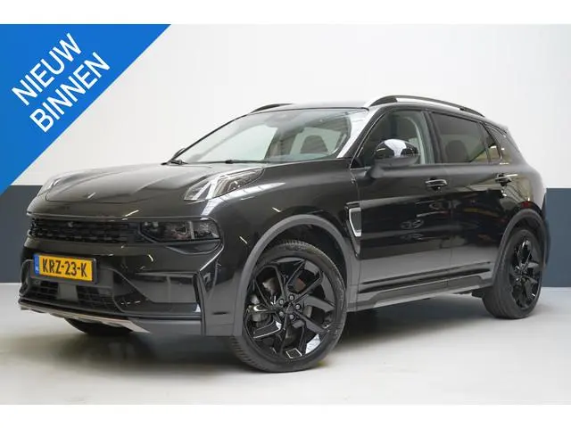 Lynk & Co 01 1.5 | Zwart optiek | 360 camera | Panoramadak | Navigatie | Memory | Apple CarPlay