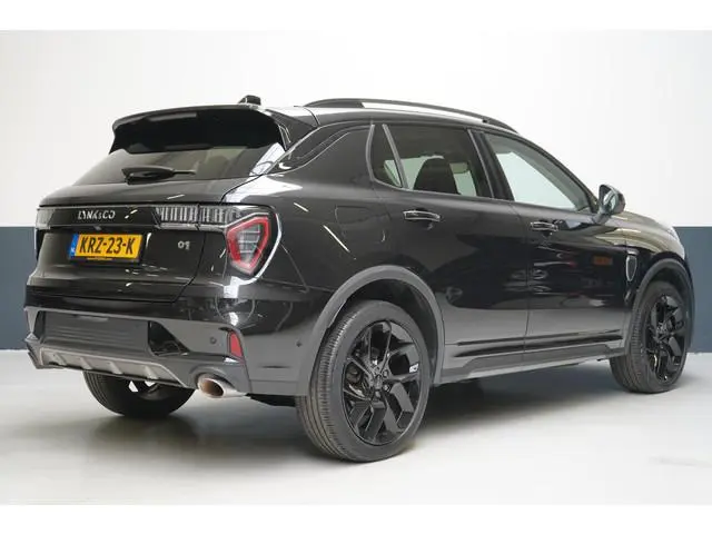 Lynk & Co 01 1.5 | Zwart optiek | 360 camera | Panoramadak | Navigatie | Memory | Apple CarPlay