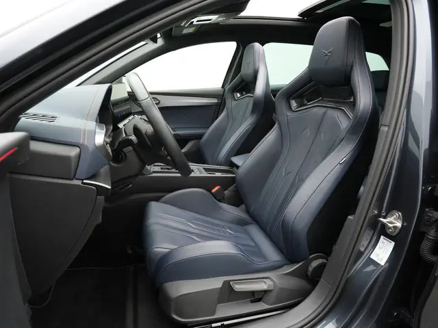 CUPRA Leon Sportstourer 1.4 e-Hybrid 245 pk VZ | Panoramadak | Lederen Sabelt kuipstoelen | Adaptief...
