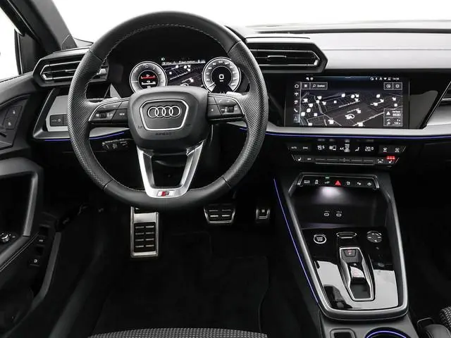 Audi A3 Sportback 40 TFSIe 204pk S-Tronic S edition · Panoramadak · Camera · Sonos Sound · Dodehoeks...