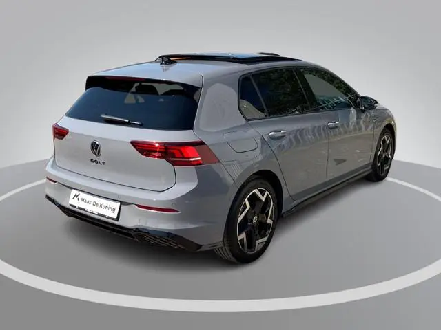 Volkswagen Golf 1.5eTSI/150PK R-Line DSG · Panoramadak · Apple/Android Car Play · Harman/Kardon soun...