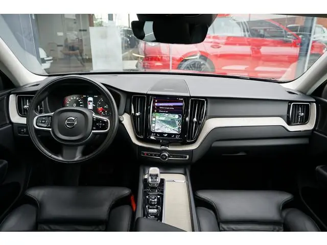 Volvo XC60 2.0 B5 Inscription + PANORAMA / 360 CAMERA / LEDER / TREKHAAK /