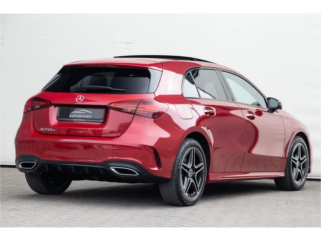 Mercedes-Benz A-klasse 250 e AMG Premium Plus, Pano, Head-up, Facelift