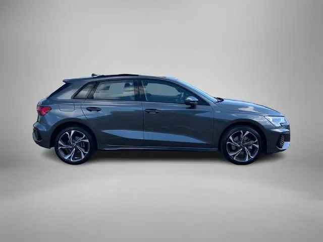 Audi A3 Sportback 40 TFSIe 150kW/204PK S Line · Panoramadak · Stoelverwarming · Apple/Android Car Pl...