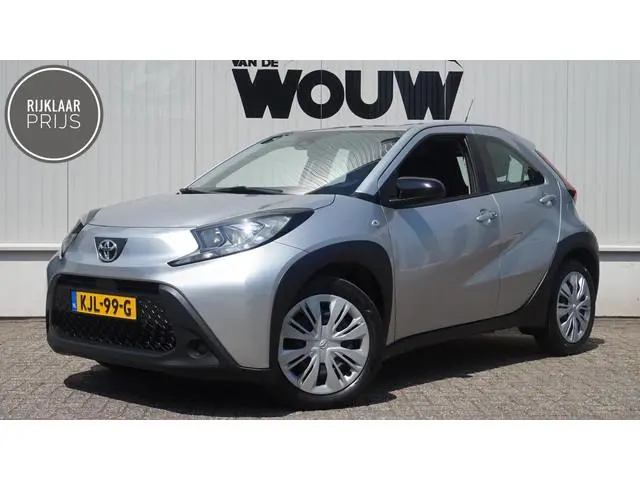 Toyota Aygo X 1.0 VVT-i MT Play Apple Carplay/Android Auto | Achteruitrijcamera | Climate Control |...