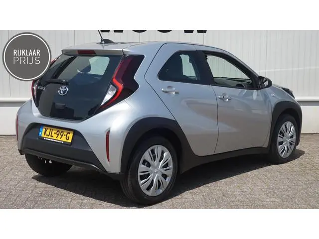 Toyota Aygo X 1.0 VVT-i MT Play Apple Carplay/Android Auto | Achteruitrijcamera | Climate Control |...