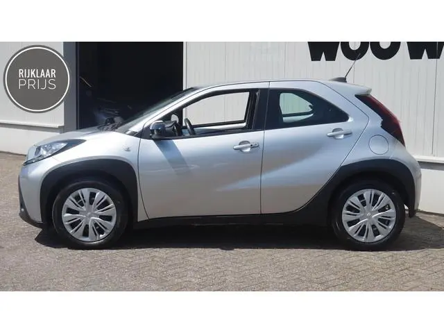 Toyota Aygo X 1.0 VVT-i MT Play Apple Carplay/Android Auto | Achteruitrijcamera | Climate Control |...