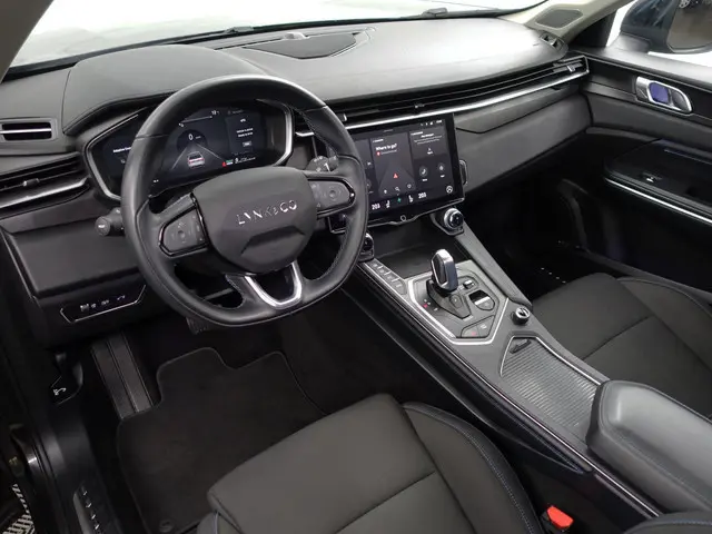 Lynk & Co 01 1.5 SOH 90 % , Trekhaak, Panoramadak, 360 Camera, Infinity Audio, Memory Seats, Virtual...