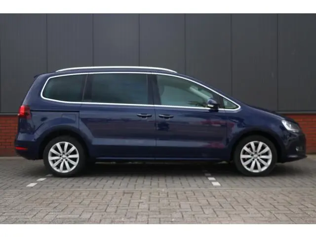 Volkswagen Sharan 1.4 TSI Exclusive Series 7 zits | Kinderzit | leer | seperate airco |