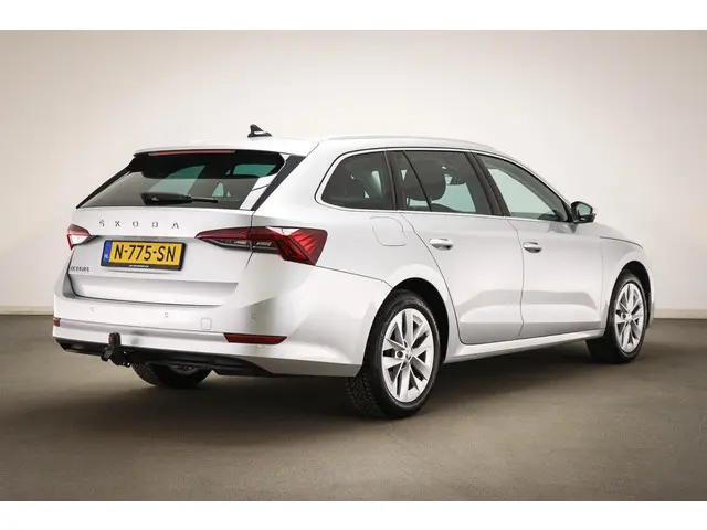 Skoda Octavia Combi 1.0 TSI Business Edition Plus | LED | STOELVERWARMING | DAB | DRAADLOZE LADER |...