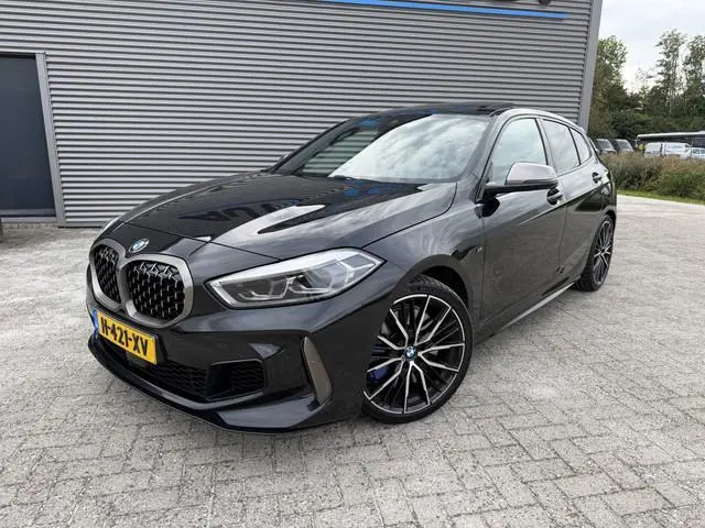 BMW 1-serie M135i xDrive High Executive M Sport Pano Harman-Kardon Leder HUD ACC 19 Inch
