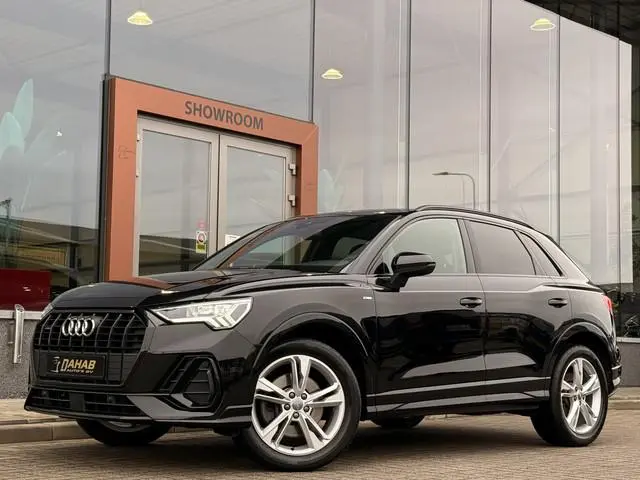 Audi Q3 40 TFSI Quattro S-Line | Matrix | Parkeersensoren | Drive Select | Ambiance Verlichting |