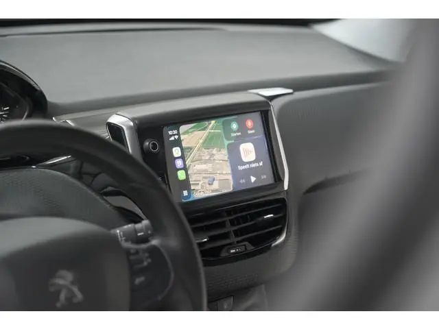 Peugeot 208 PureTech 82 Signature | Parkeersensoren | Apple Carplay | Navigatie