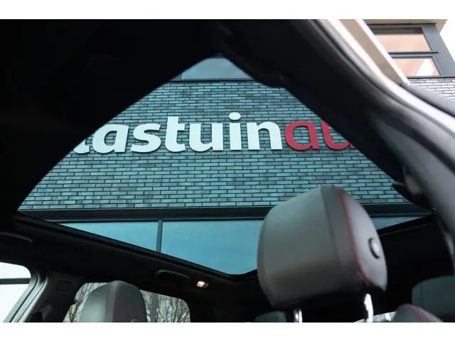 Land Rover Discovery Sport P300e 1.5 R-Dynamic HSE , Panoramadak, Trekhaak, Meridian,