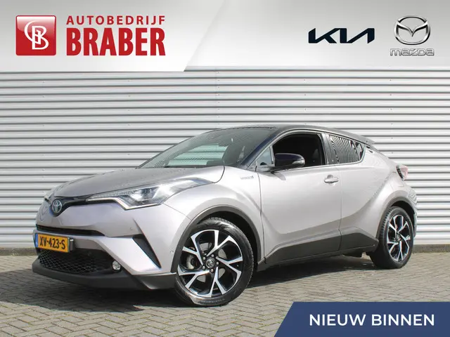 Toyota C-HR 1.8 Hybrid Style | Trekhaak | Stuur-/stoelverwarming | Leer | LED | Cruise adapt. | Came...