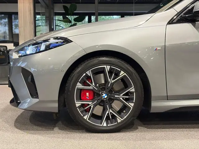 BMW 1-serie 120 M Sport Design Edition Panoramadak | Stoelverwarming | Camera | Carplay