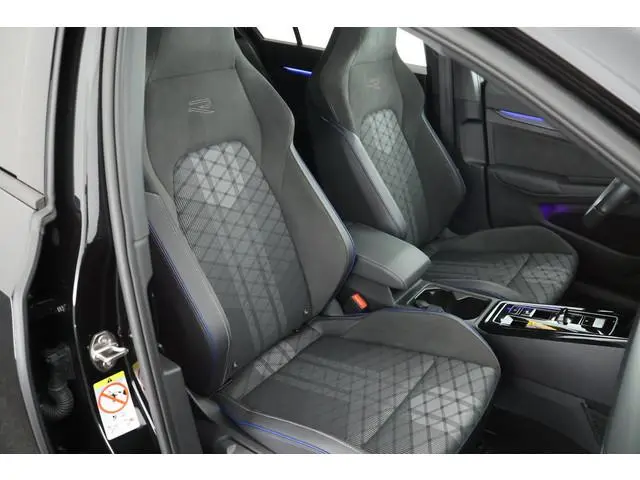 Volkswagen Golf 1.5 eTSI 150pk DSG R-Line Edition Camera Panoramadak Keyless Virtual Cockpit Navigat...