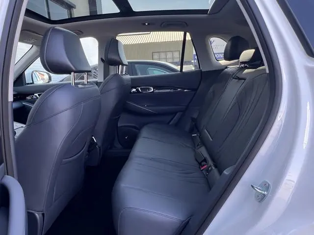 Geely E5