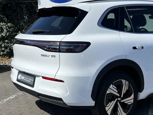 Geely E5