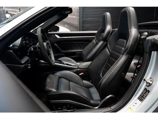 Porsche 911 Cabrio 3.8 Turbo S *Aero-kit / Keramisch / Vierwielbesturing / BOSE / In- Exterieur Carb...
